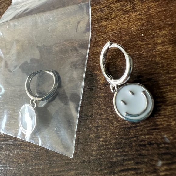 Cute White Smiley Trendy Dangle Charm Earrings Sterling Silver - Picture 4 of 6